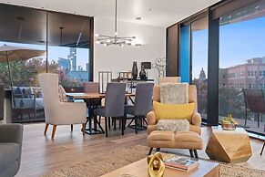 2BR Designer Condo East Downtown Austin