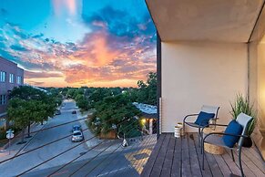 2BR Designer Condo East Downtown Austin