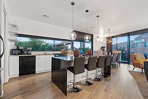 2BR Designer Condo East Downtown Austin