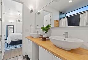 2BR Designer Condo East Downtown Austin