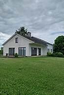 Welcoming Holiday Home With Large Garden