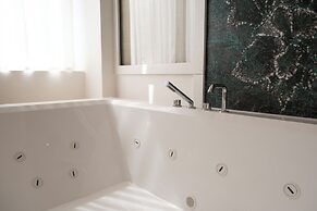 Monumental Luxury Rooms