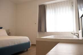 Monumental Luxury Rooms