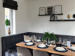 Luxury Villa With Dishwasher