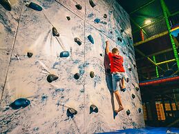 Comfy Chalet With Dishwasher Near the Beach