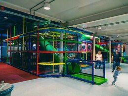 Comfy Chalet With Dishwasher Near the Beach