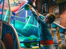 Comfy Chalet With Dishwasher Near the Beach