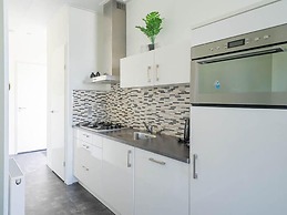 Comfy Chalet With Dishwasher Near the Beach