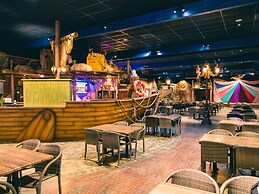 Comfy Chalet With Dishwasher Near the Beach