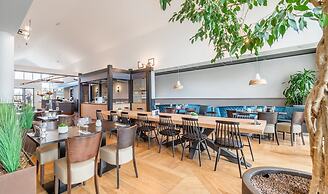 Cozy Lodge Near the Beach