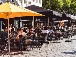Thatched Villa on a Holiday Park