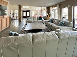 Upstay -10 Waterfront Mansion with Jetty