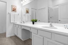 Upstay - Guest Home w Cinema Theme Rooms