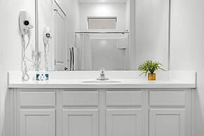 Upstay - Guest Home w Cinema Theme Rooms