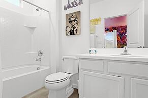 Upstay - Guest Home w Cinema Theme Rooms