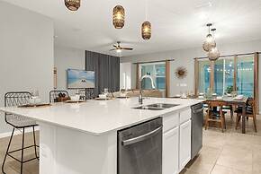 Upstay - Guest Home w Cinema Theme Rooms