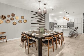 Upstay - Guest Home w Cinema Theme Rooms