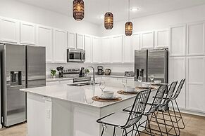 Upstay - Guest Home w Cinema Theme Rooms