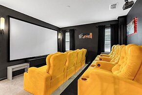 Upstay - Guest Home w Cinema Theme Rooms