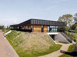 Sustainable Lodge on the Brielse Meer