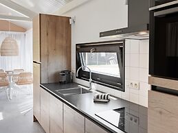Sustainable Lodge on the Brielse Meer