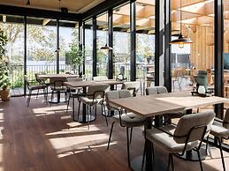 Sustainable Lodge on the Brielse Meer