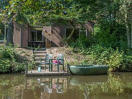 Restyled Bungalow on the Water With its own Rowing Boat, in a Holiday 