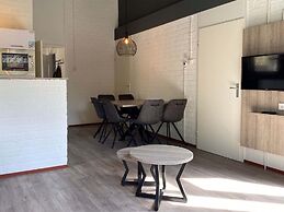 Restyled Bungalow on the Water With its own Rowing Boat, in a Holiday 