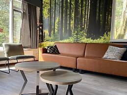 Restyled Bungalow on the Water With its own Rowing Boat, in a Holiday 