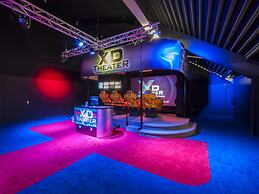 Restyled Bungalow on the Water With its own Rowing Boat, in a Holiday 