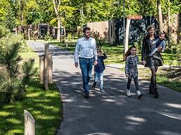Nice Lodge With Dishwasher, in a Holiday Park in a Green Environment