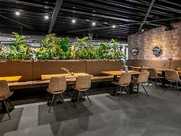 Detached Villa With two Bathrooms, on a Holiday Park in a Green Enviro