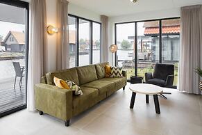 Villa by Weerribben Park