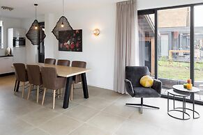Villa by Weerribben Park