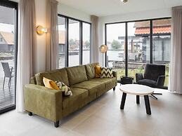 Modern Water Villa With two Bathrooms, on a Holiday Park Near the Fris