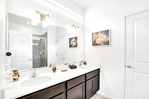 18Guest LakeView Home w HotTub Cinema