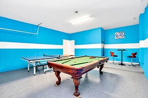 18Guest LakeView Home w HotTub Cinema