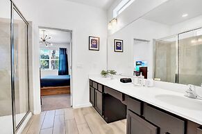 18Guest LakeView Home w HotTub Cinema