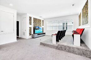 18Guest LakeView Home w HotTub Cinema