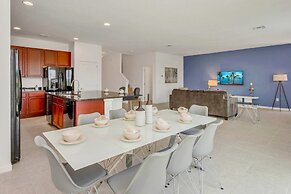 16 Guest Pool Home w Lake Facing Sundeck