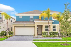 16 Guest Pool Home w Lake Facing Sundeck