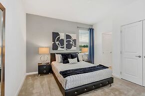 16 Guest Pool Home w Lake Facing Sundeck