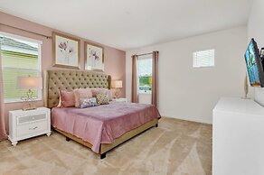 16 Guest Pool Home w Lake Facing Sundeck