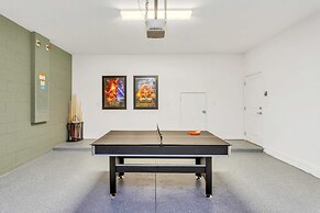 16 Guest Pool Home w Lake Facing Sundeck