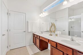 16 Guest Pool Home w Lake Facing Sundeck