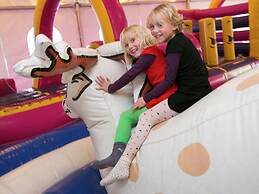 Restyled Holiday Home With Dishwasher, on a Holiday Park, 9 km. From B