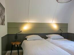 Restyled Holiday Home With Dishwasher, on a Holiday Park, 9 km. From B