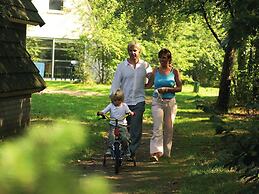 Restyled Holiday Home With Dishwasher, on a Holiday Park, 9 km. From B