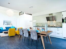 Modern Holiday Home With Roof Terrace