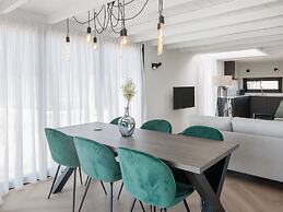 Luxurious Lodge in a Holiday Park
